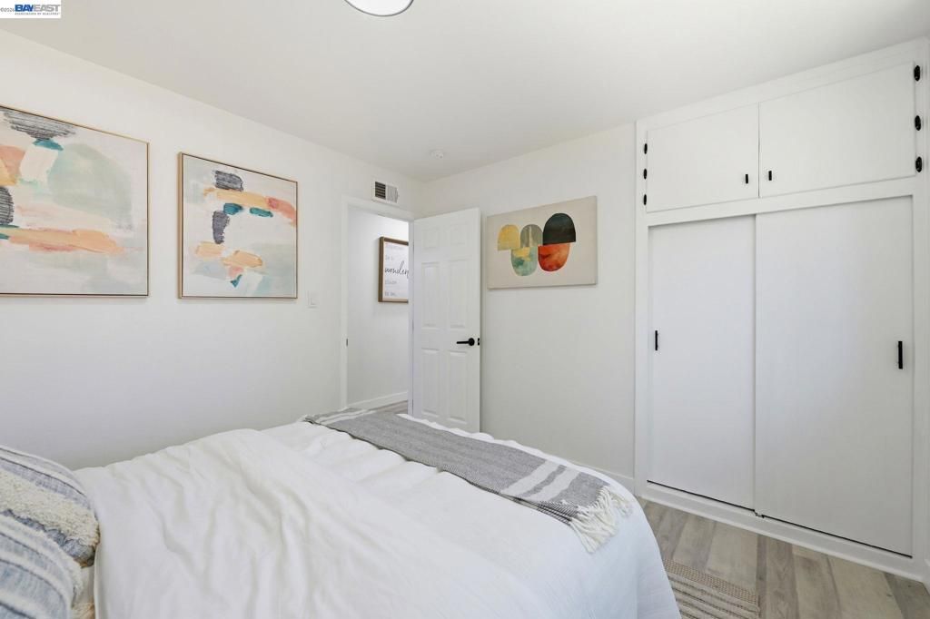 Image 27 of property listing at 31070 Meadowbrook Ave, Hayward, CA 94544