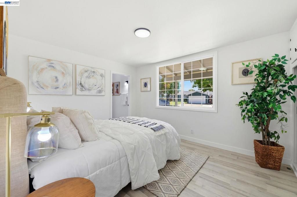 Image 28 of property listing at 31070 Meadowbrook Ave, Hayward, CA 94544