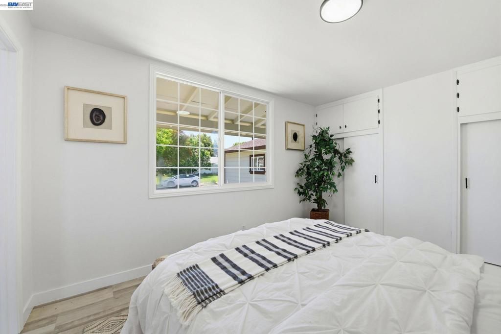 Image 31 of property listing at 31070 Meadowbrook Ave, Hayward, CA 94544