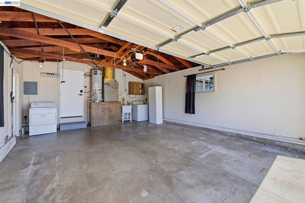 Image 36 of property listing at 31070 Meadowbrook Ave, Hayward, CA 94544