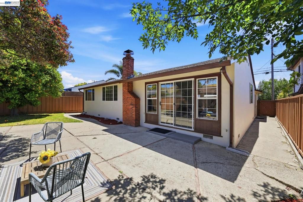 Image 38 of property listing at 31070 Meadowbrook Ave, Hayward, CA 94544