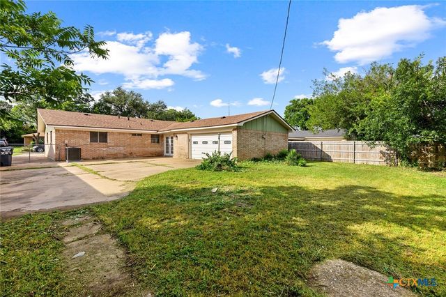 6407 Landmark Drive, Waco, TX 76710
