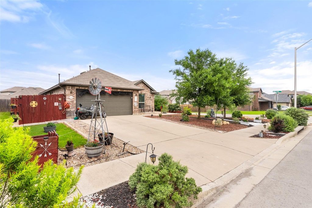 5980 Heron DR, Buda, TX 78610