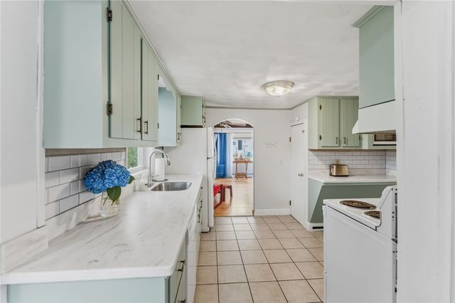 34 Platt Street, Bristol, RI 02809