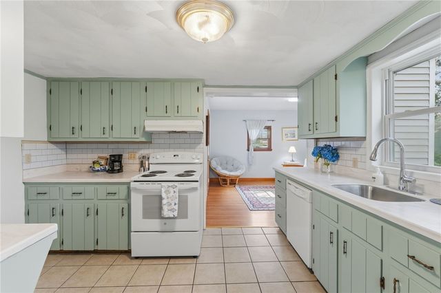 34 Platt Street, Bristol, RI 02809
