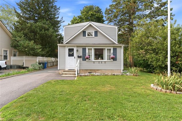 34 Platt Street, Bristol, RI 02809