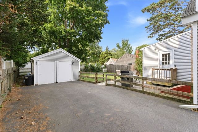 34 Platt Street, Bristol, RI 02809