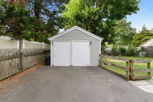 34 Platt Street, Bristol, RI 02809