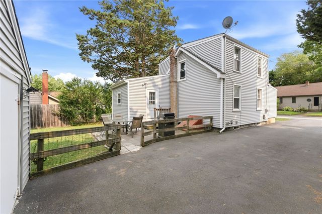 34 Platt Street, Bristol, RI 02809