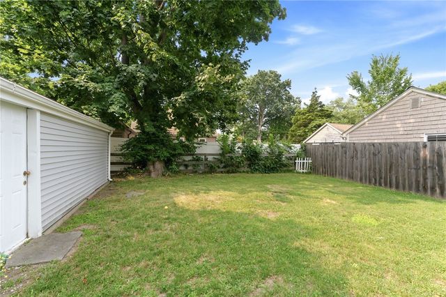 34 Platt Street, Bristol, RI 02809
