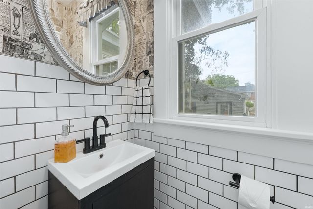 2706 West Drive, Fort Wayne, IN 46805