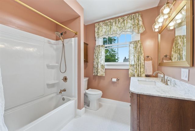 2706 West Drive, Fort Wayne, IN 46805