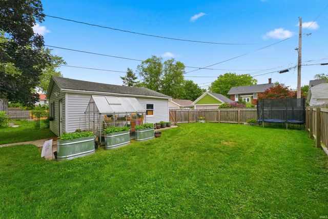 2706 West Drive, Fort Wayne, IN 46805