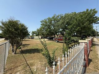 710 W Baetz BLVD 1, San Antonio, TX 78221
