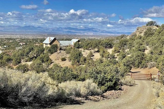 86 Coyote Mountain Road, Santa Fe, NM 87505
