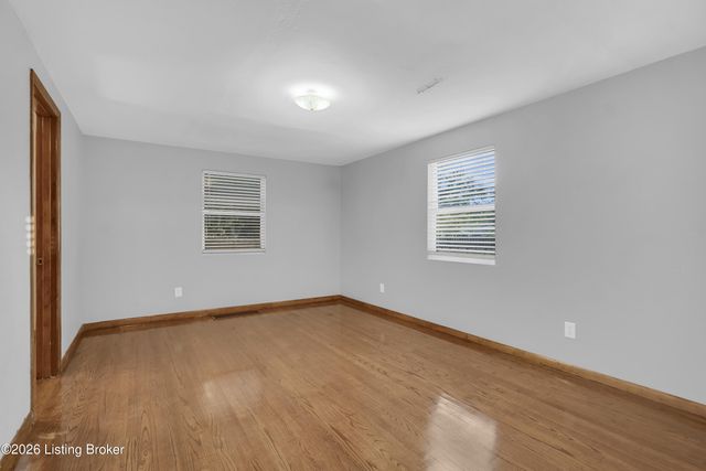 3222 W Market St, Louisville, KY 40212