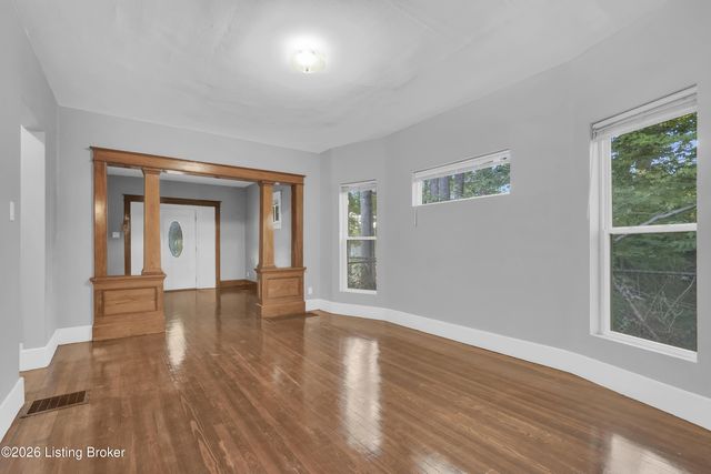 3222 W Market St, Louisville, KY 40212