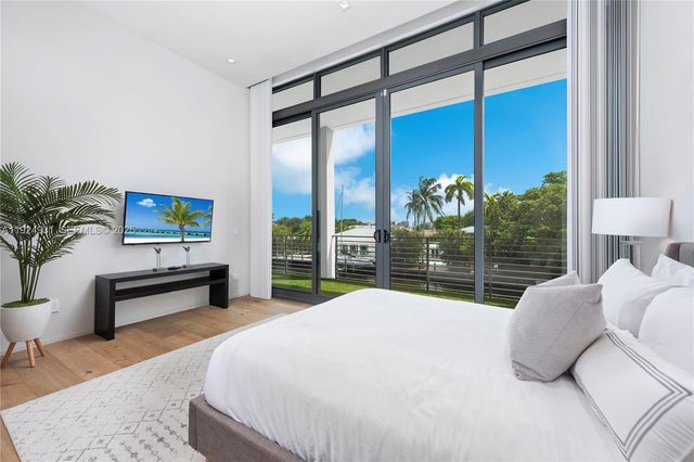 2700 NE 18th St, Fort Lauderdale, FL 33305