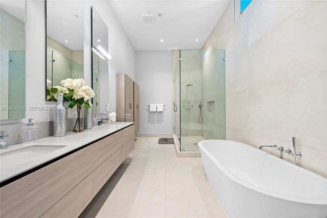 2700 NE 18th St, Fort Lauderdale, FL 33305