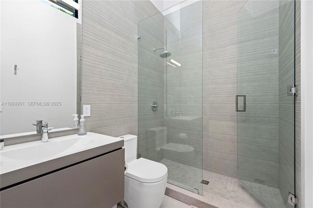 2700 NE 18th St, Fort Lauderdale, FL 33305