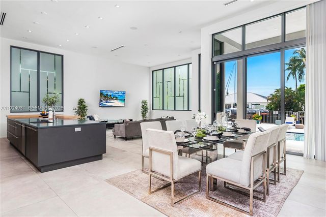 2700 NE 18th St, Fort Lauderdale, FL 33305