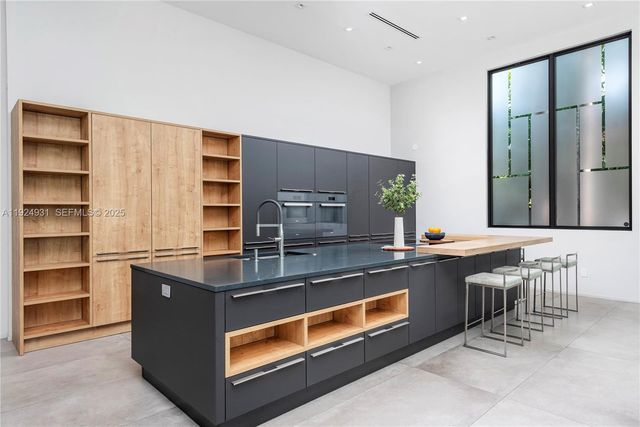 2700 NE 18th St, Fort Lauderdale, FL 33305