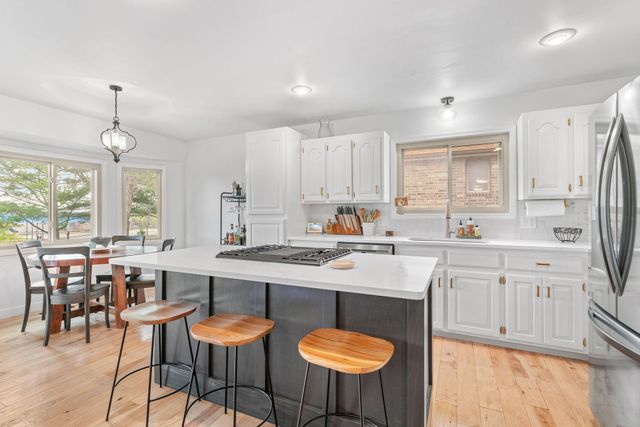 2020 West Cantebury Street, Springfield, MO 65810
