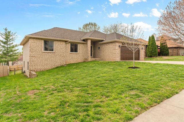 2020 West Cantebury Street, Springfield, MO 65810