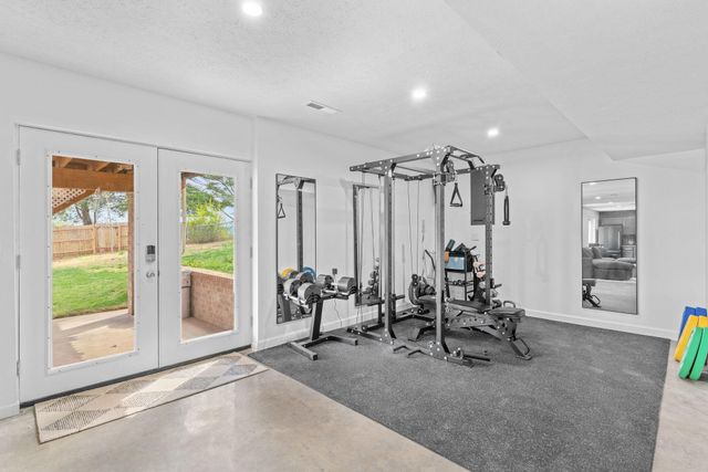 2020 West Cantebury Street, Springfield, MO 65810