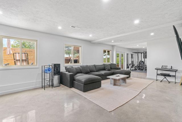 2020 West Cantebury Street, Springfield, MO 65810