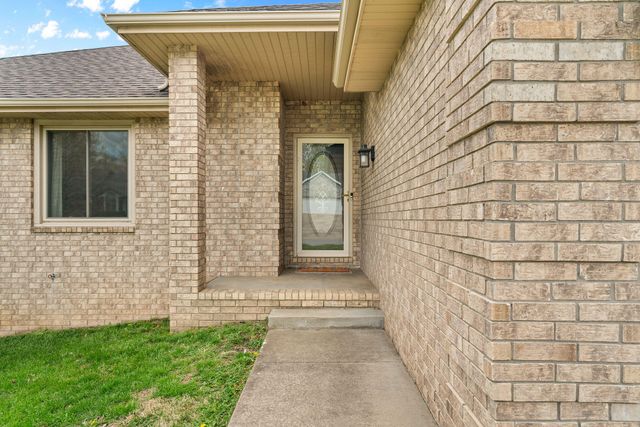 2020 West Cantebury Street, Springfield, MO 65810