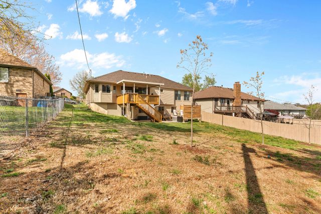 2020 West Cantebury Street, Springfield, MO 65810