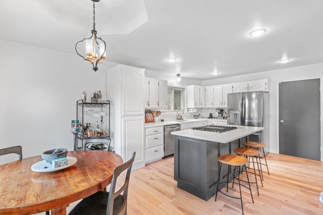 2020 West Cantebury Street, Springfield, MO 65810