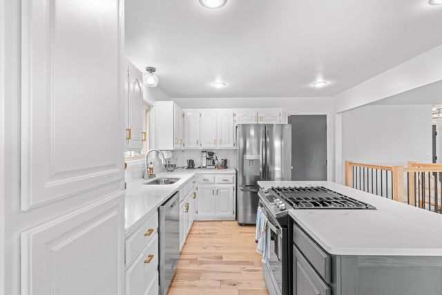 2020 West Cantebury Street, Springfield, MO 65810