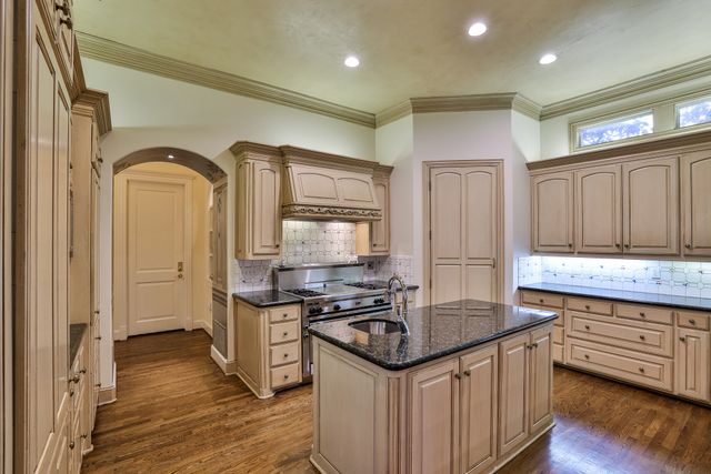 6805 Laurel Valley Drive, Fort Worth, TX 76132