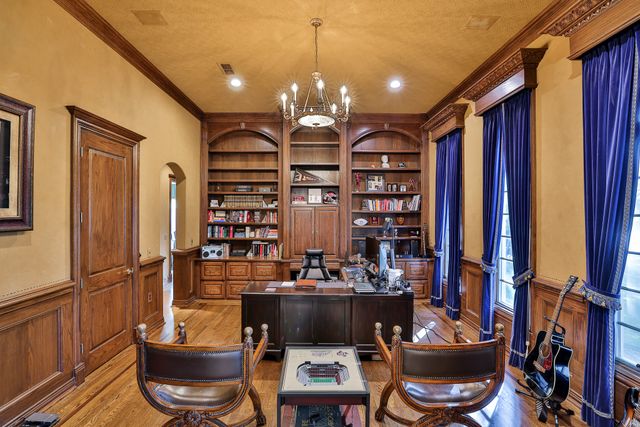6805 Laurel Valley Drive, Fort Worth, TX 76132