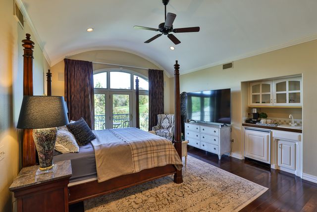 6805 Laurel Valley Drive, Fort Worth, TX 76132