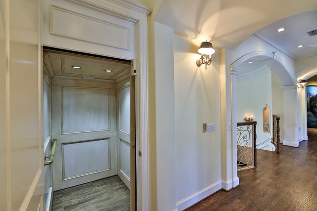 6805 Laurel Valley Drive, Fort Worth, TX 76132