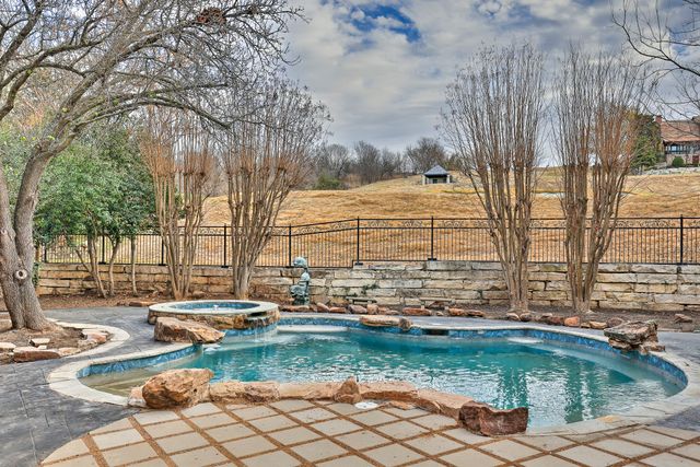 6805 Laurel Valley Drive, Fort Worth, TX 76132