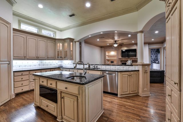 6805 Laurel Valley Drive, Fort Worth, TX 76132