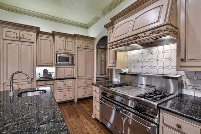 6805 Laurel Valley Drive, Fort Worth, TX 76132