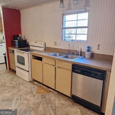 680 Natures Trail, Forsyth, GA 31029