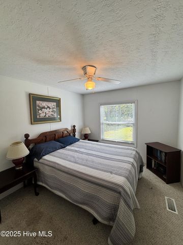 211 Beachwood Drive NW, Calabash, NC 28467