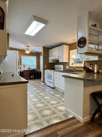 211 Beachwood Drive NW, Calabash, NC 28467