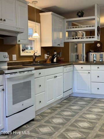 211 Beachwood Drive NW, Calabash, NC 28467