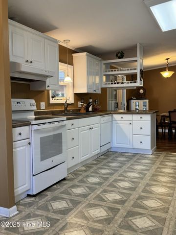 211 Beachwood Drive NW, Calabash, NC 28467