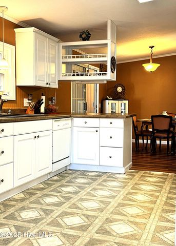 211 Beachwood Drive NW, Calabash, NC 28467