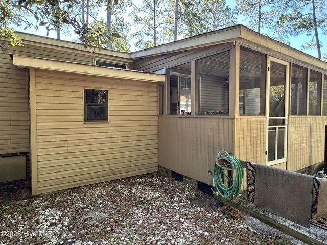 211 Beachwood Drive NW, Calabash, NC 28467