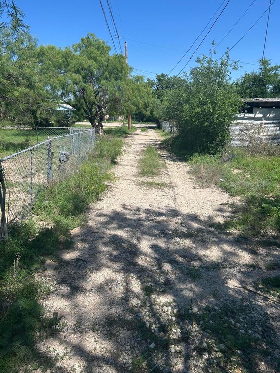 Image 3 of property listing at 106 W Avenue T, San Angelo, TX 76903