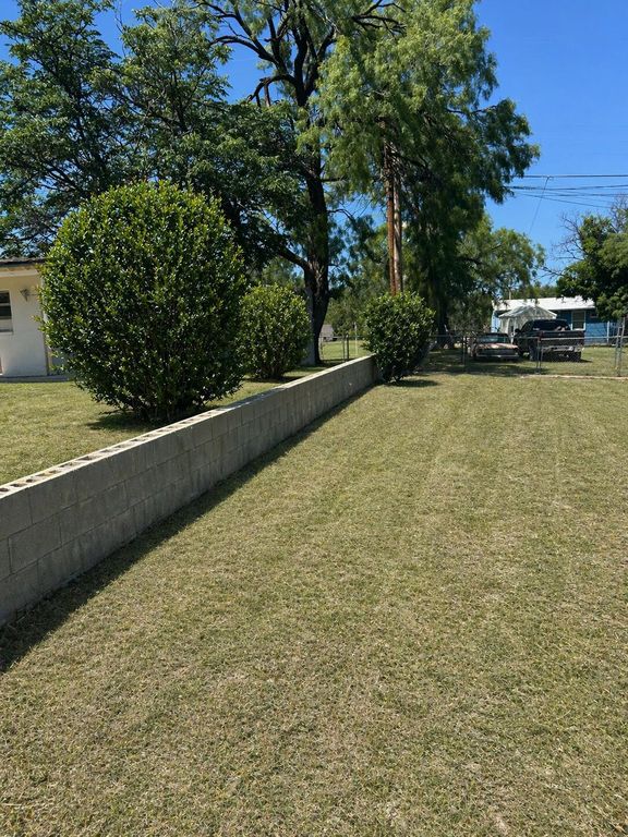 Image 6 of property listing at 106 W Avenue T, San Angelo, TX 76903